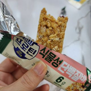 이지프로틴바 3종x각 2ea (고단백질바, 멀티단백질바, 식물성단백질바) — 5점을 준 리뷰어가 2024년 3월 올린 사용 사진