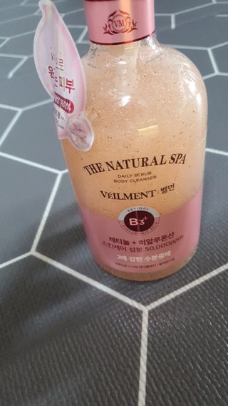 벨먼 내추럴스파 수분광채 스크럽 바디워시 600ml 5종 — 5점을 준 리뷰어가 2022년 5월 올린 사용 사진