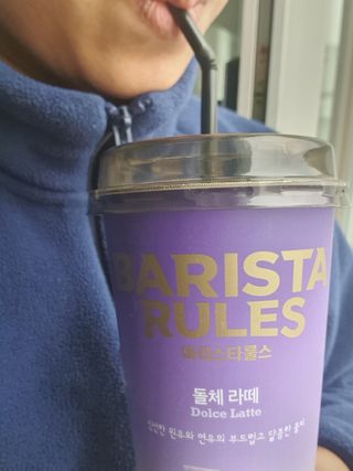 바리스타룰스 돌체 라떼 — 4점을 준 리뷰어가 2023년 4월 올린 사용 사진