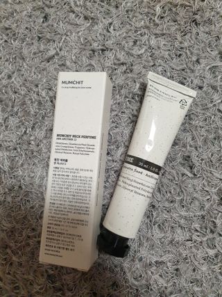 멈칫(MUMCHIT) 넥퍼퓸 NECKPERFUME 2가지 향 — 5점을 준 리뷰어가 2021년 11월 올린 사용 사진
