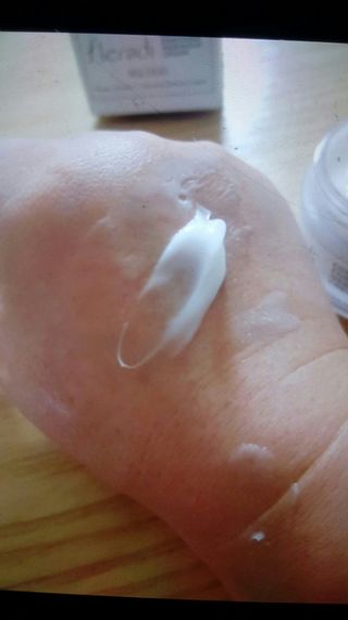 플레라디 에델바이스 인리치드 머랭 크림 — 4점을 준 리뷰어가 2021년 8월 올린 사용 사진