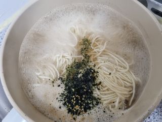[한면원] 잔치국수 2인분 — 5점을 준 리뷰어가 2023년 3월 올린 사용 사진