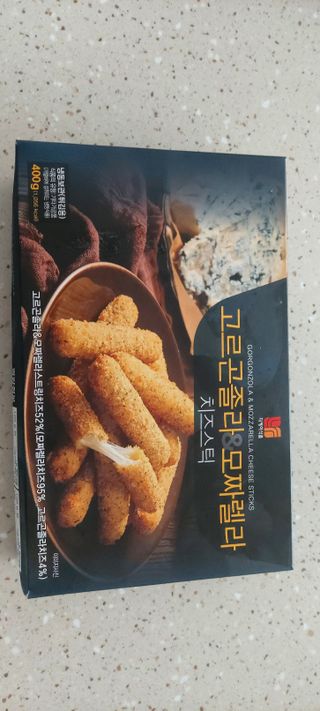 디케이식품(주) 고르곤졸라&모짜렐라 치즈스틱 400g — 5점을 준 리뷰어가 2023년 3월 올린 사용 사진