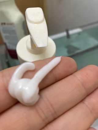 카프리나 프레쉬 산양밀크 모이스춰라이징 바디로션 350ml(오리지널향) — 5점을 준 리뷰어가 2022년 11월 올린 사용 사진