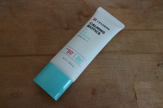 리더스코스메틱 리더스 카밍 바이오틱스 선 에센스 SPF 50+ PA++++ — 4.5점을 준 리뷰어가 2022년 8월 올린 사용 사진