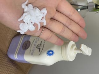 카프리나 산양밀크 모이스춰라이징 바디로션 350ml(라벤더향) — 5점을 준 리뷰어가 2023년 5월 올린 사용 사진