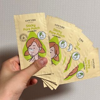 세뚜아(Cettua) 세뚜아 스티키 포어 패치 Cettua Sticky Pore Patch — 4.5점을 준 리뷰어가 2023년 8월 올린 사용 사진