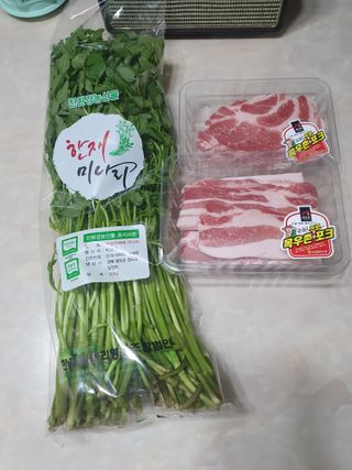 [중소기업유통센터 X 우수소상공인] 더자농 국내산 삼겹살 패키지 삼겹살 600g+목살300g+미나리500g — 5점을 준 리뷰어가 2021년 1월 올린 사용 사진