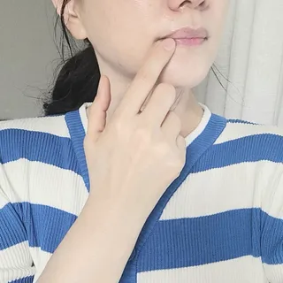 [후르디아] 올리브영 꿀과즙 립밤 2종 (블루베리/석류) — 5점을 준 리뷰어가 2022년 10월 올린 사용 사진