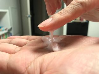난나 살몬 스파이더 검버섯 미백 톤업 화이트닝 연어 앰플 크림 300ml 대용량 — 5점을 준 리뷰어가 2022년 8월 올린 사용 사진