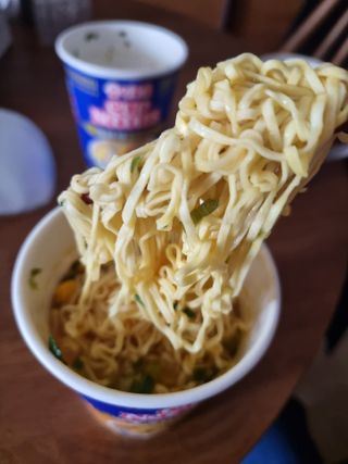 NISSIN 닛신 컵누들  4종 - 씨푸드오리지날, 씨푸드 스파이시, 씨푸드 커리, 씨푸드 XO소스 — 5점을 준 리뷰어가 2022년 4월 올린 사용 사진