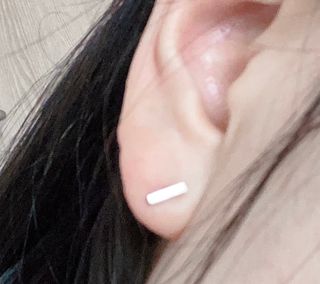 [골드앤디어]14k 미니 스틱 바 귀걸이_3color — 5점을 준 리뷰어가 2021년 9월 올린 사용 사진