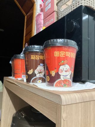 유비쿡 컵떡볶이 매운컵떡볶이2개/ 짜장컵떡볶이 2개  총 4개세트 — 5점을 준 리뷰어가 2021년 2월 올린 사용 사진