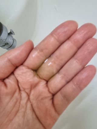 프리마인 메이크업과 들뜨는 각질까지 한방에 깐달걀로! 순하기까지한 셀베이스 그린티클렌저(200ml) — 5점을 준 리뷰어가 2023년 5월 올린 사용 사진