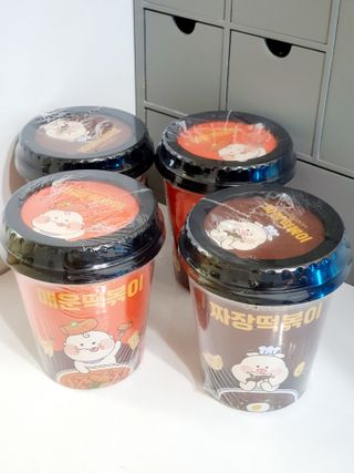 유비쿡 컵떡볶이 매운컵떡볶이2개/ 짜장컵떡볶이 2개  총 4개세트 — 5점을 준 리뷰어가 2021년 6월 올린 사용 사진