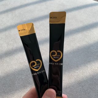 짜먹는 이지견과 짜먹는 이지아몬드, 짜먹는 이지허니피넛, 짜먹는 이지캐슈넛 각 10g X  10포 — 3.5점을 준 리뷰어가 2021년 2월 올린 사용 사진