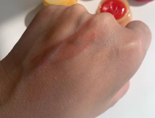 [후르디아] 올리브영 꿀과즙 립밤 2종 (블루베리/석류) — 5점을 준 리뷰어가 2022년 10월 올린 사용 사진