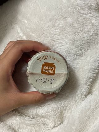 매일바이오 그릭요거트 오리지널 플레인 4개, 로스터리 커피믹스 4개 — 3점을 준 리뷰어가 2021년 12월 올린 사용 사진