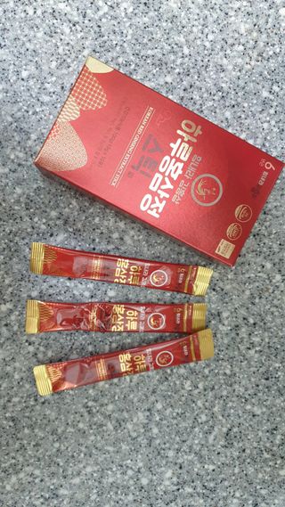 힘내라김홍삼 하루홍삼정스틱 10g x 10포 — 4점을 준 리뷰어가 2021년 4월 올린 사용 사진