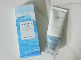 [스킨1004] 마다가스카르 센텔라 히알루-시카 워터핏 선세럼 50ml — 5점을 준 리뷰어가 2024년 5월 올린 사용 사진