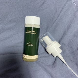 풀무원 브리엔 엔젤리카 허브 브라이트닝 클렌저+전용펌프 — 5점을 준 리뷰어가 2021년 1월 올린 사용 사진