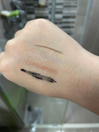 디하우트 랩 디하우트랩 클렌징 피부관리기 진동클렌저 실리콘+2종 인조모 브러시 — 5점을 준 리뷰어가 2021년 11월 올린 사용 사진