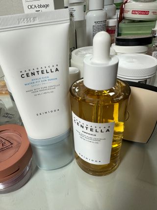 [스킨1004] 마다가스카르 센텔라 히알루-시카 워터핏 선세럼 50ml — 4점을 준 리뷰어가 2024년 5월 올린 사용 사진