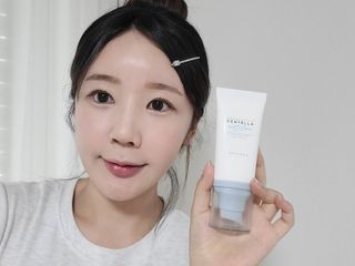 [스킨1004] 마다가스카르 센텔라 히알루-시카 워터핏 선세럼 50ml — 5점을 준 리뷰어가 2024년 5월 올린 사용 사진