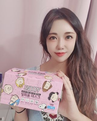 JHWORLD 스누피 마스크 정품 스누피 닥터클린 국내 아동용 성인용 3중 MB필터 일회용 덴탈마스크 50매 — 5점을 준 리뷰어가 2021년 9월 올린 사용 사진