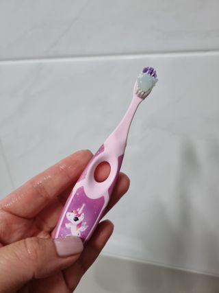 닥터데디스 안심저불소 키즈치약 (라즈베리, 청포도향 중 택 1) 60g +  여행용 미니 치약 15g — 5점을 준 리뷰어가 2022년 7월 올린 사용 사진