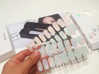 데싱디바 글레이즈 젤네일 포일 이펙트 네일_4종 중 택 1 — 4점을 준 리뷰어가 2021년 9월 올린 사용 사진