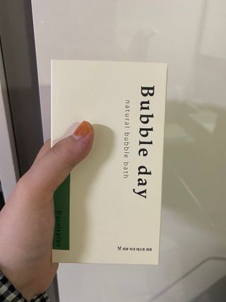 버블데이 아로마/과일 거품 입욕제 — 5점을 준 리뷰어가 2021년 7월 올린 사용 사진