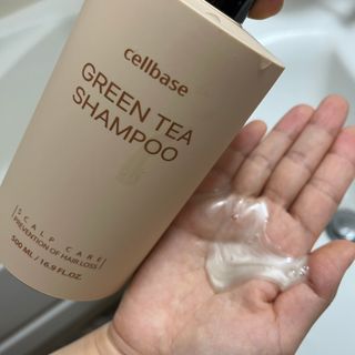프리마인 더이상 뻣뻣하고 효과없는 탈모샴푸는 NO. 근본부터 케어하는 셀베이스 그린티샴푸(500ml) — 5점을 준 리뷰어가 2023년 4월 올린 사용 사진