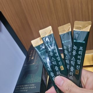 서울약사신협_프리미엄 진 녹용스틱 플러스10g x 30포 — 5점을 준 리뷰어가 2021년 7월 올린 사용 사진