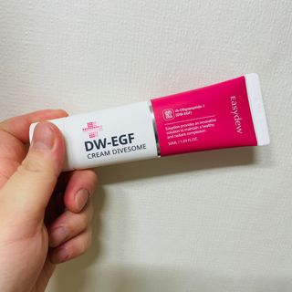 이지듀 DW-EGF 크림 다이브좀_콜라겐이 쏙쏙, 탄력피부로 다이빙 — 4.5점을 준 리뷰어가 2021년 3월 올린 사용 사진