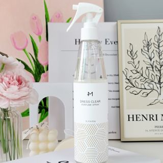 [엠메이데이] 드레스클리어 퍼퓸 스프레이 300ml 프리지아 가든향+프리지아 파출리향 — 5점을 준 리뷰어가 2021년 12월 올린 사용 사진