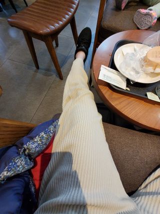 프런투라인 비마이 봄버 포켓 크롭 가디건 — 5점을 준 리뷰어가 2022년 3월 올린 사용 사진