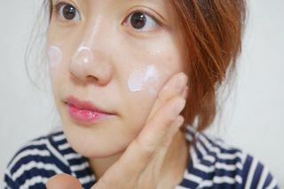 리더스코스메틱 리더스 카밍 바이오틱스 선 에센스 SPF 50+ PA++++ — 5점을 준 리뷰어가 2022년 6월 올린 사용 사진