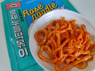 [푸딩팩토리] 로제누들떡볶이 500g / 까르보나라크림누들떡볶이 500g — 5점을 준 리뷰어가 2022년 8월 올린 사용 사진
