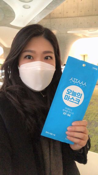 [심폐소생소] KF94 오늘의 마스크 대형 — 5점을 준 리뷰어가 2021년 12월 올린 사용 사진