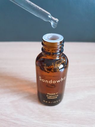 스킨큐어 산다화 비타민c 화이트닝 에센스 30ml — 5점을 준 리뷰어가 2022년 3월 올린 사용 사진