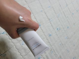 [스킨1004] 마다가스카르 센텔라 히알루-시카 워터핏 선세럼 50ml — 5점을 준 리뷰어가 2024년 5월 올린 사용 사진