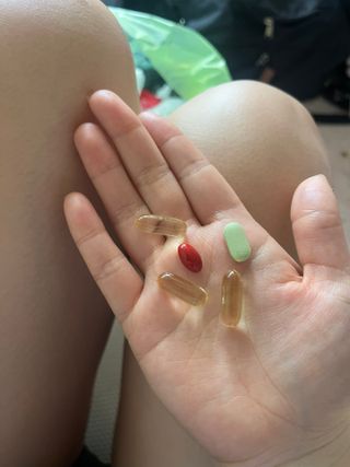 아이비웰니스 [카톡]롱비다 커큐민 강황 400mg 함유 아이비 옐로우 초임계 알티지 오메가3 KD 파마 (30캡슐) — 5점을 준 리뷰어가 2025년 5월 올린 사용 사진