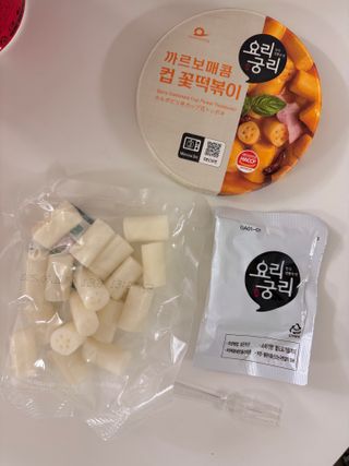 나우  [요리궁리] B타입 ( 매콤, 치즈, 매콤까르보 ) 꽃떡볶이 6개입 세트 — 5점을 준 리뷰어가 2025년 3월 올린 사용 사진
