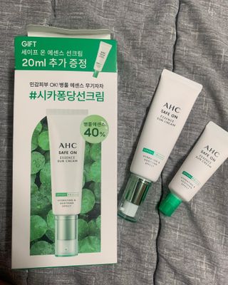 [AHC] 세이프온 에센스 선크림 올리브영 스페셜 증정 기획세트 — 5점을 준 리뷰어가 2022년 6월 올린 사용 사진