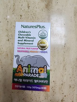 네이처스플러스 애니멀퍼레이드 멀티비타민 (60정) — 5점을 준 리뷰어가 2022년 10월 올린 사용 사진