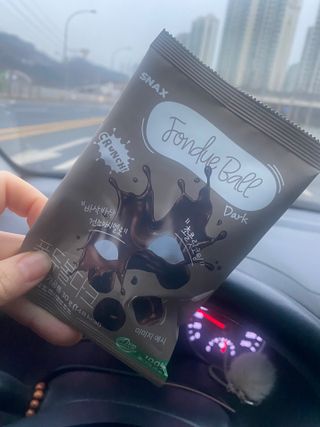 스낵스 퐁듀볼 3종_밀크3봉+다크1봉+화이트1봉 (5봉) — 5점을 준 리뷰어가 2024년 2월 올린 사용 사진