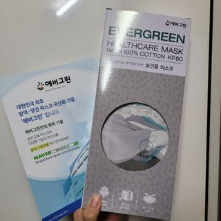 에버그린 순면 끈조절 KF80 마스크 - 화이트/블랙 컬러 대형 - 10매 — 5점을 준 리뷰어가 2021년 6월 올린 사용 사진