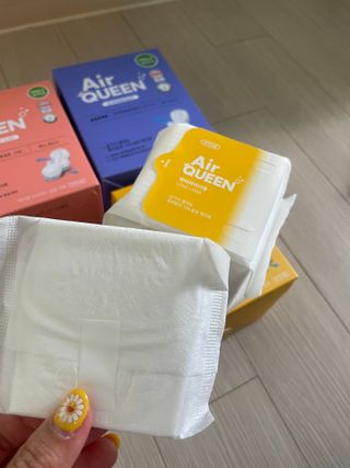 에어퀸 뉴브레스 유기농 생리대 4종 (팬티라이너 20P + 중형 10P + 대형 10P + 오버나이트 8P)_체험단 — 5점을 준 리뷰어가 2024년 5월 올린 사용 사진