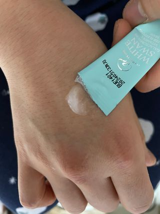 오투에니원 화이트 스완 갈락토미세스 비타민 C 워터 슬리핑 마스크 — 5점을 준 리뷰어가 2022년 12월 올린 사용 사진